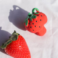 Sweetie la Fraise chewy anneau de dentition Oli & Carol