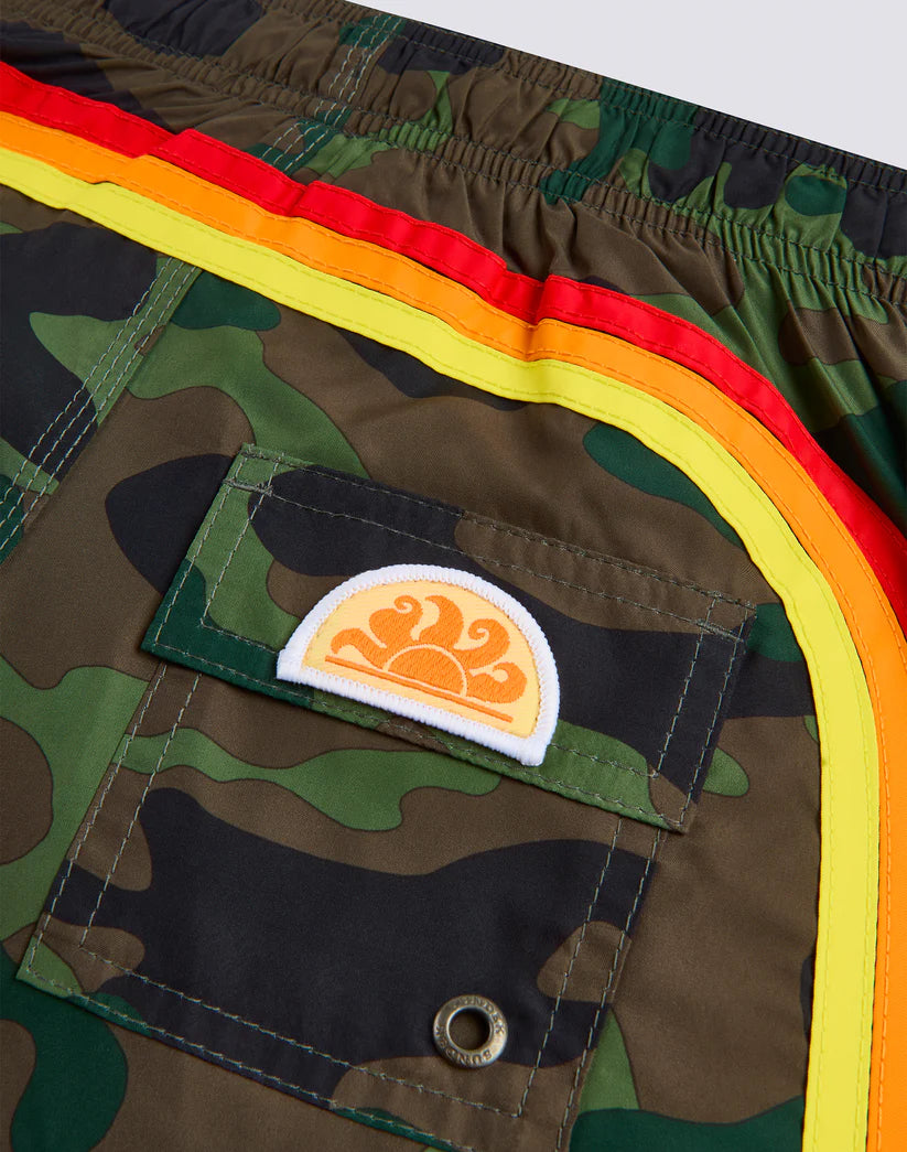 Short maillot kaki imprimé camouflage avec arc-en-ciel garçon Sundek E26