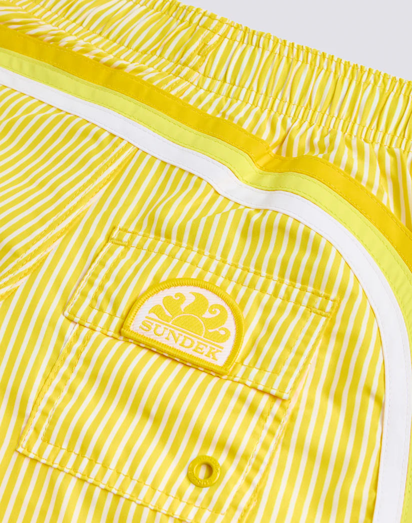 Short maillot jaune imprimé à rayures juicy et broderie fruits garçon Sundek E26