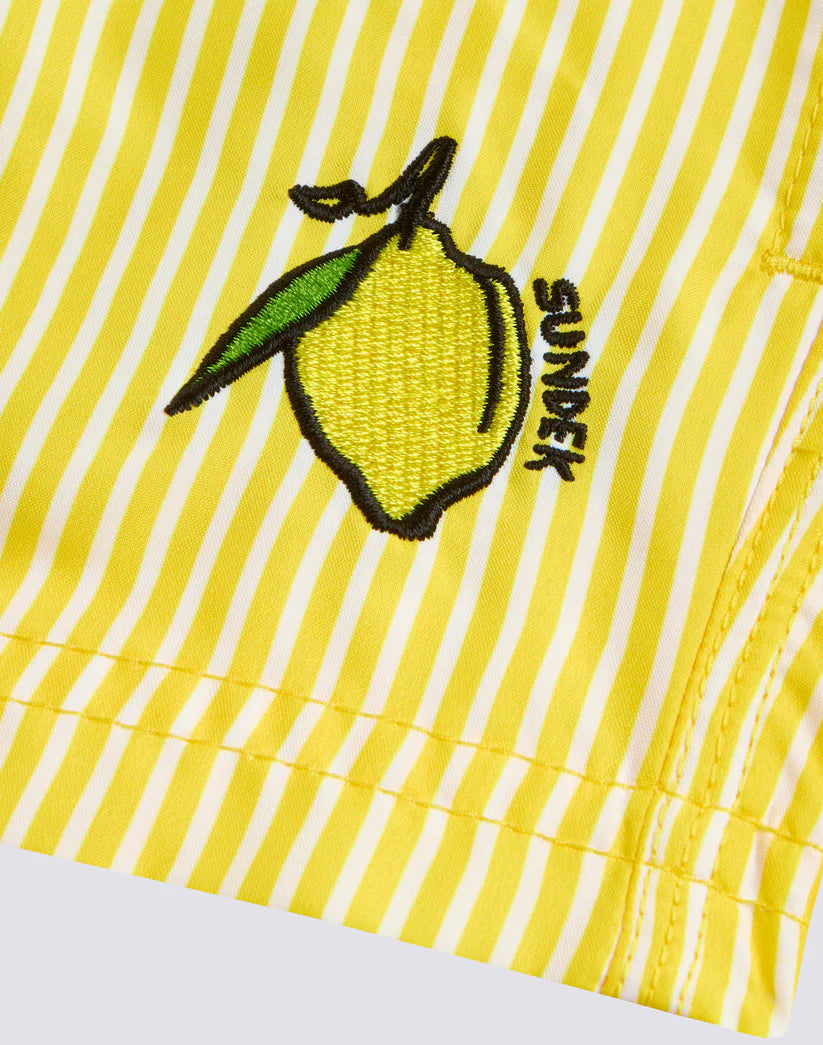Short maillot jaune imprimé à rayures juicy et broderie fruits garçon Sundek E26