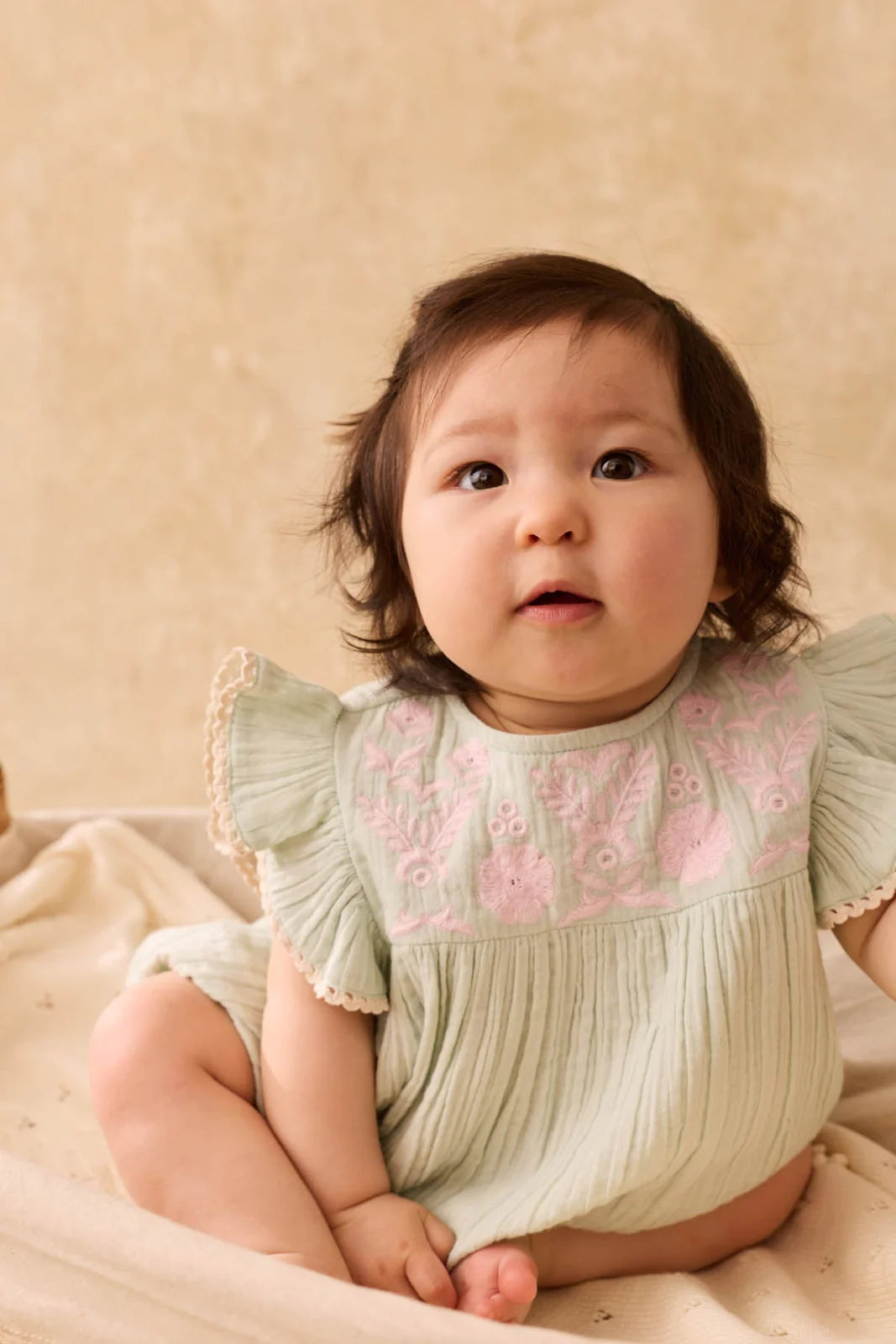 Combi Nusha almond babygirl Louise Misha E26.