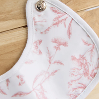 Bavoir toile de jouy rose enduite Tartine et Chocolat