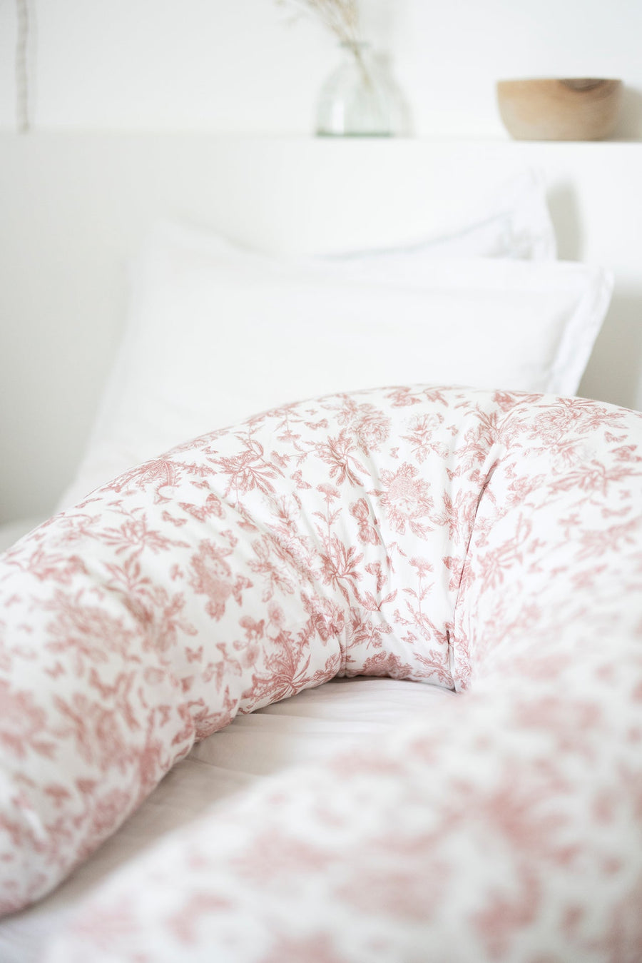 Coussin de maternité Toile de Jouy rose Tartine et chocolat